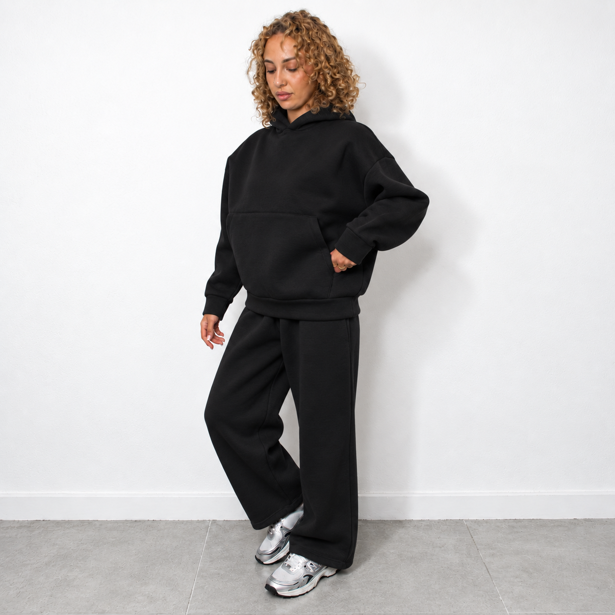 Ensemble de jogging noir pour femme avec pantalon et sweat à capuche