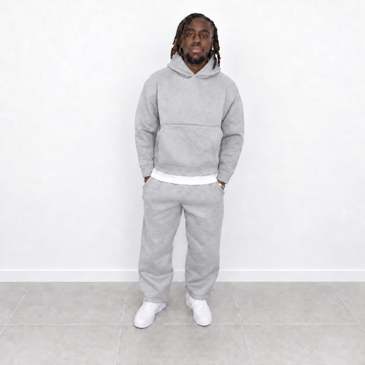 Grey men's jogging set with trousers and hoodie