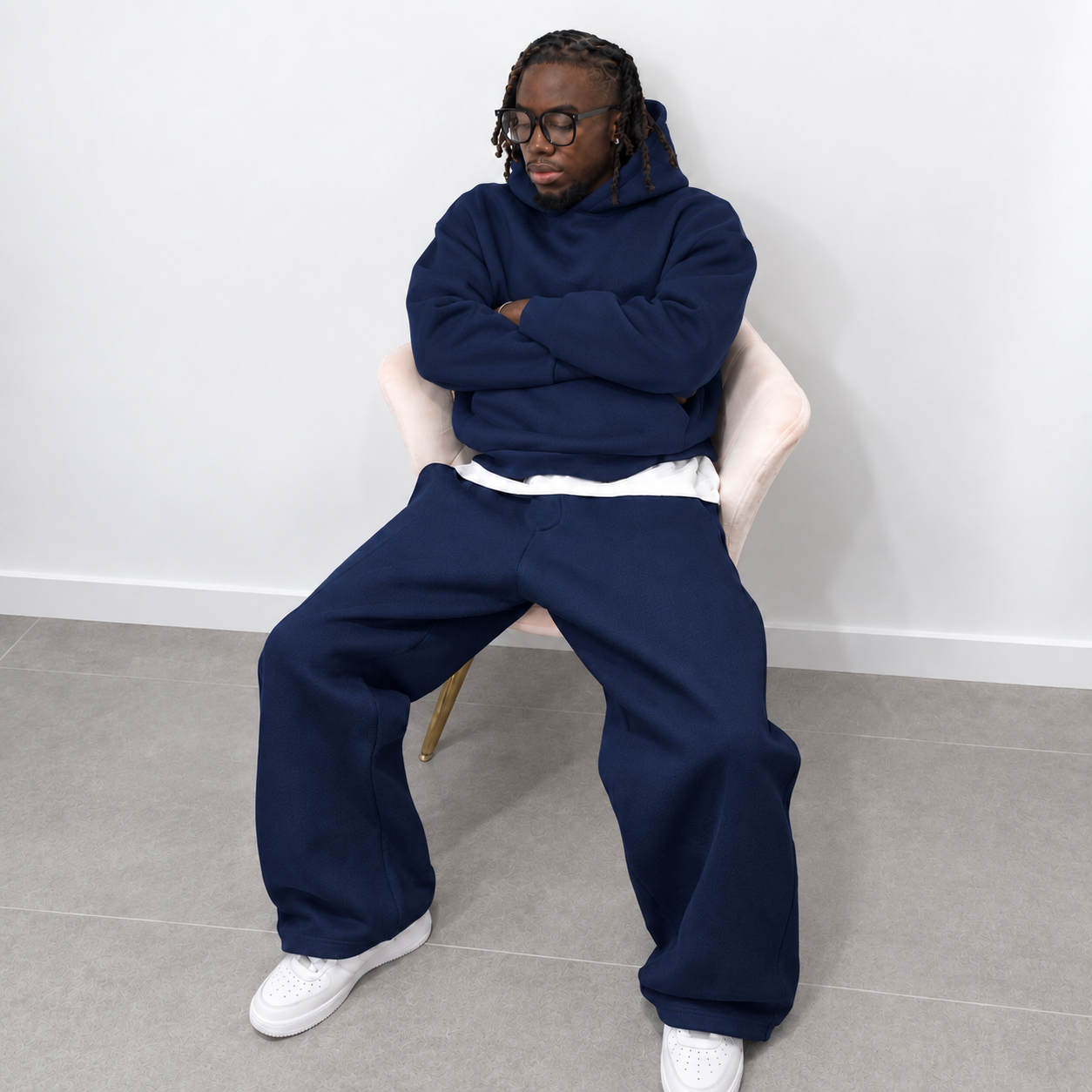 Men's navy blue jogging set with trousers and hoodie