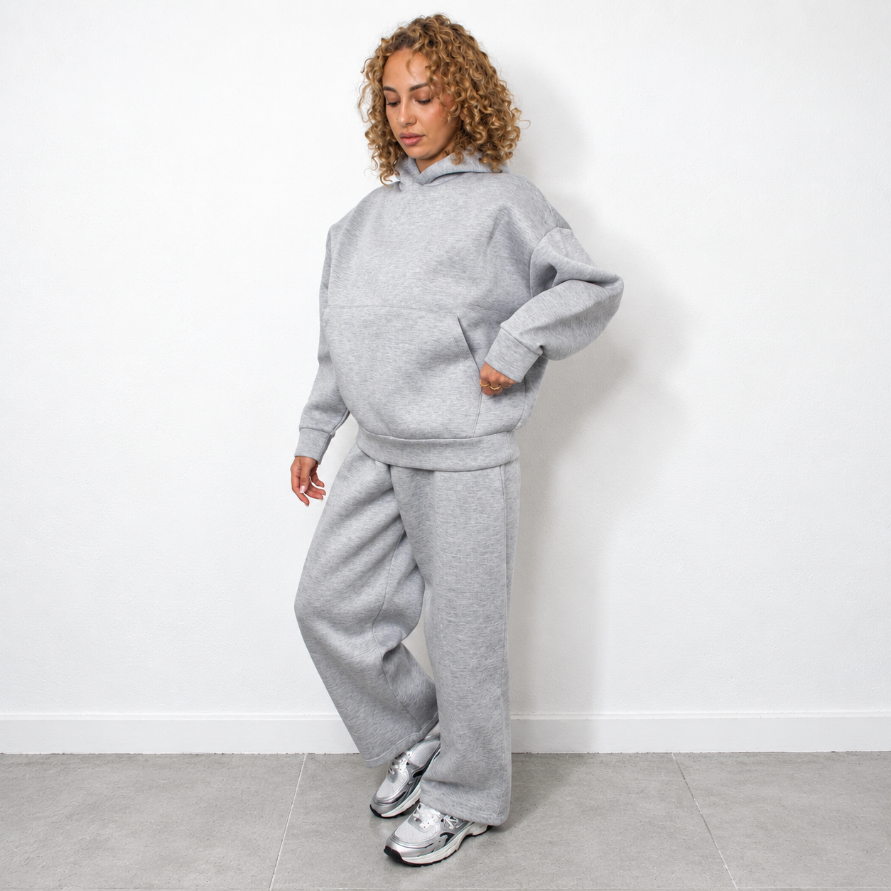 Women's grey jogging set with trousers and hoodie