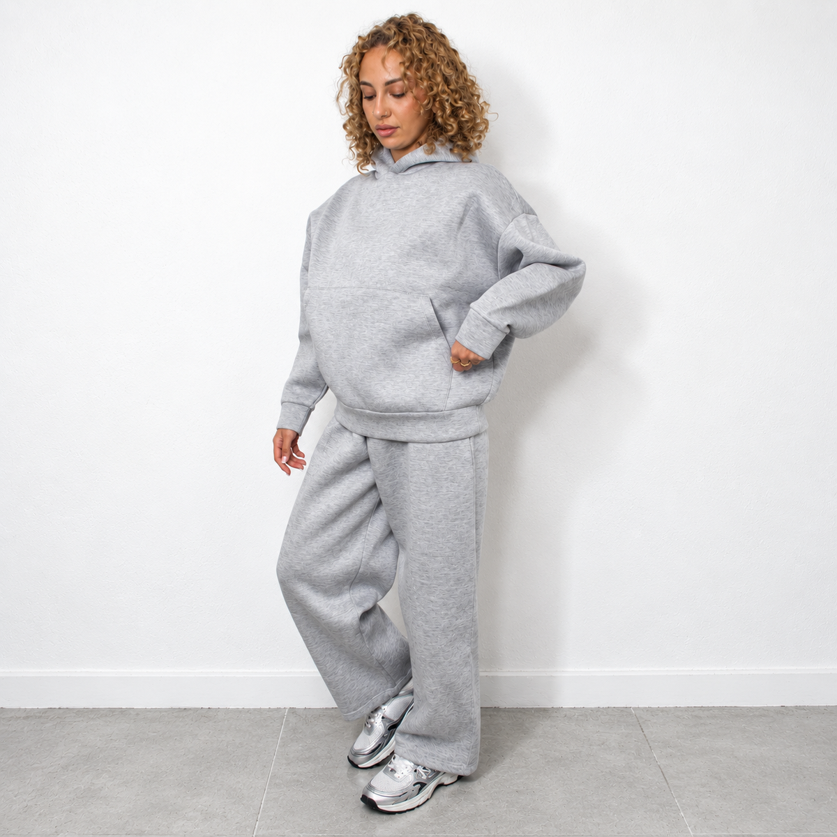 Women's grey jogging set with trousers and hoodie