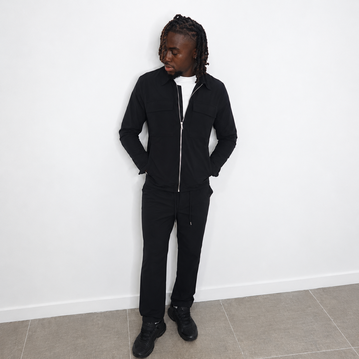 Ensemble surchemise zippée à col rabattu et pantalon cargo